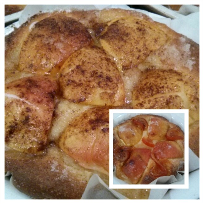 Tarta de manzana agridulce recién salida del horno, para el desayuno en Hotel Sol de Benicarló
