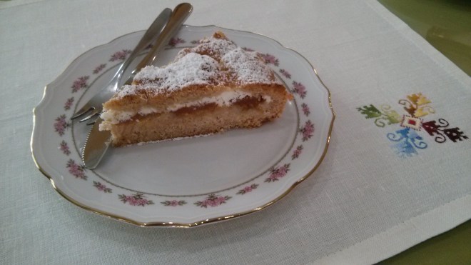 pastel de manzana, membrillo, miel y requeson, desayunos del Hotel sol