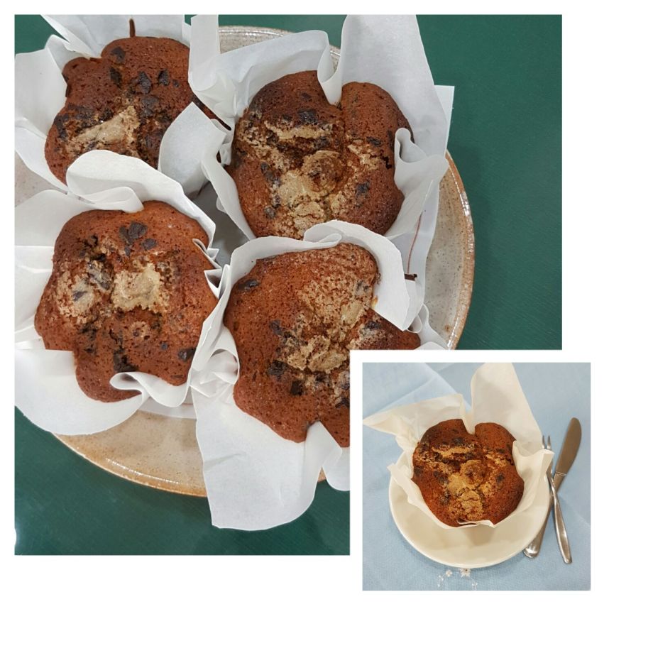 Magdalenas de manzana y chocolate negro sin lactosa para el desayuno en Hotel Sol de Benicarló